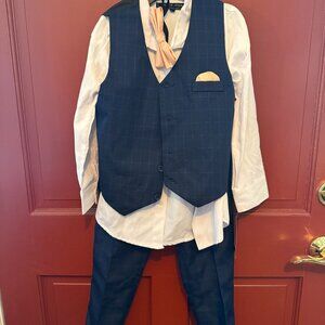 New with Tags Andrew Fezza Boys 4 piece Suit Size 8